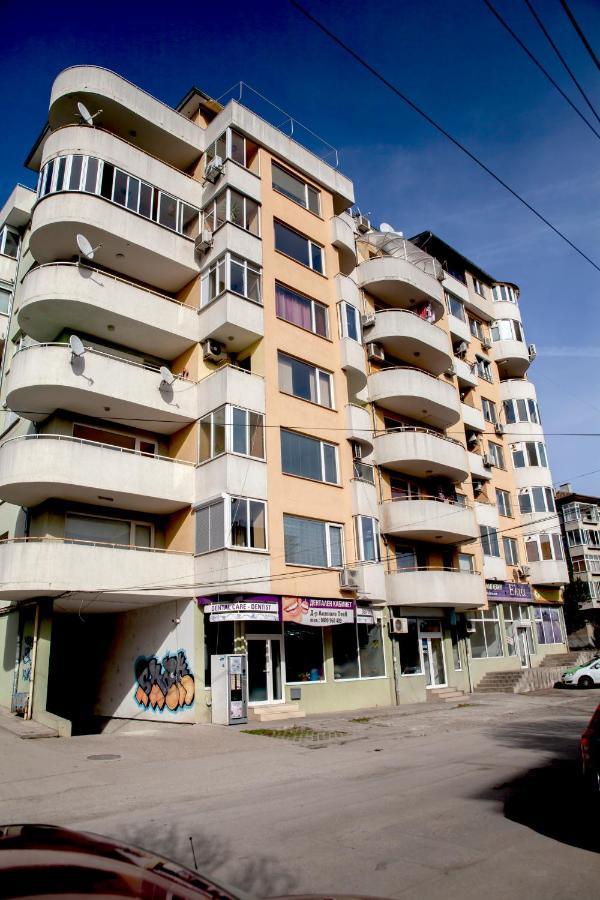 Stadium Apartments Veliko Turnovo Bagian luar foto