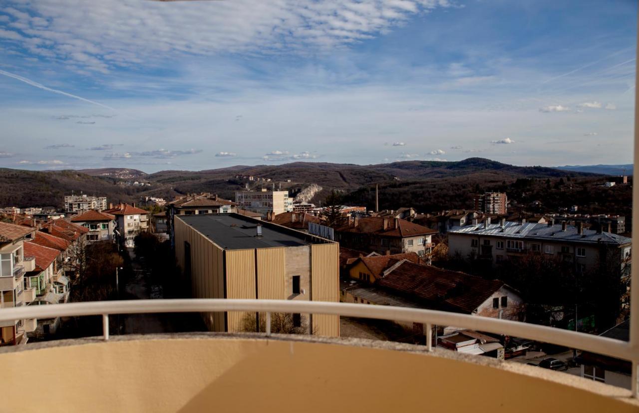 Stadium Apartments Veliko Turnovo Bagian luar foto
