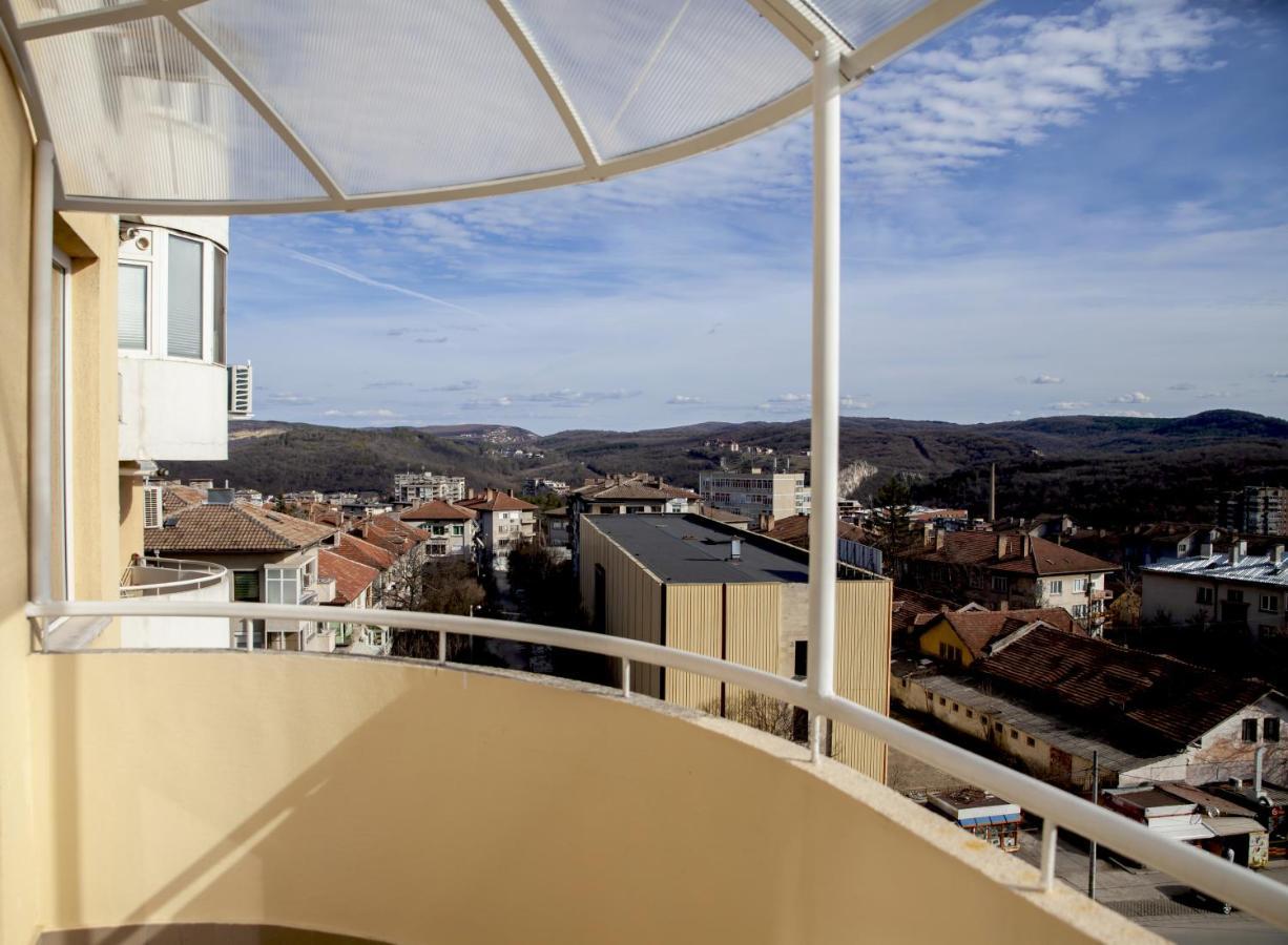 Stadium Apartments Veliko Turnovo Bagian luar foto